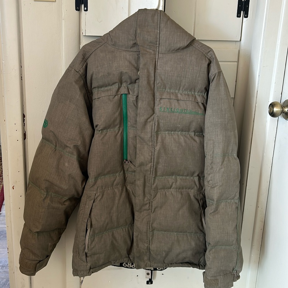 Six eight six snowboard jacket - large and puffy af!!